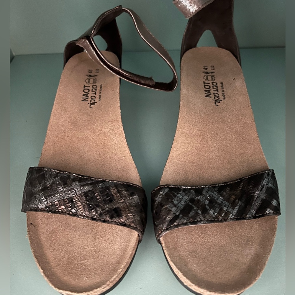 New- never worn Naot sandal-10